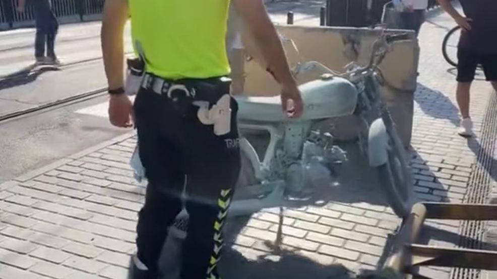 Fatih’te motosiklet krizi: Ceza kesilince ateşe verdi