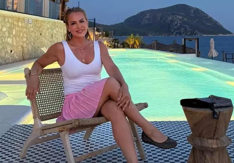 Ameliyat Olan Nagihan Karadereye Bir Zarf Dolusu Altın Sürprizi Şoklar İçerisindeyim, Böyle Bir Şey Görmedim