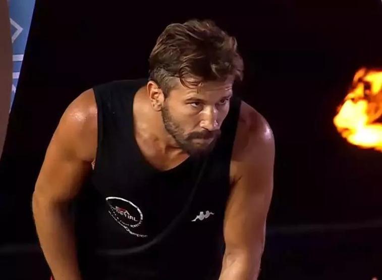 Survivor All Star 2025 Şampiyonu Adem Kılıççı Verdiği Sözü Tuttu ve Kupayı Teslim Etti