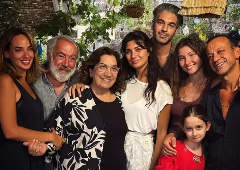 Tuba Büyüküstün Setten Paylaştı. Gözlerimde Yaş, Kalbimde Sızı...