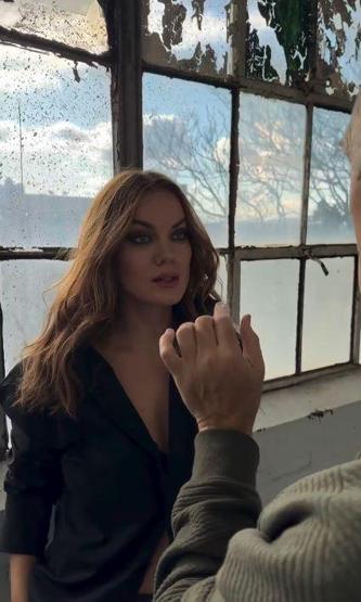 A Milli Takımın yıldızı Merih Demiralın eşi güzelliğiyle görenleri büyüledi Heidi Yenge herkesi solladı