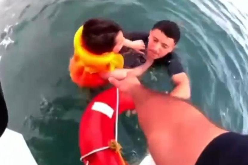 Nefes kesen kurtarma operasyonu: 6 yaşındaki çocuk 1200 metre açıkta kurtarıldı