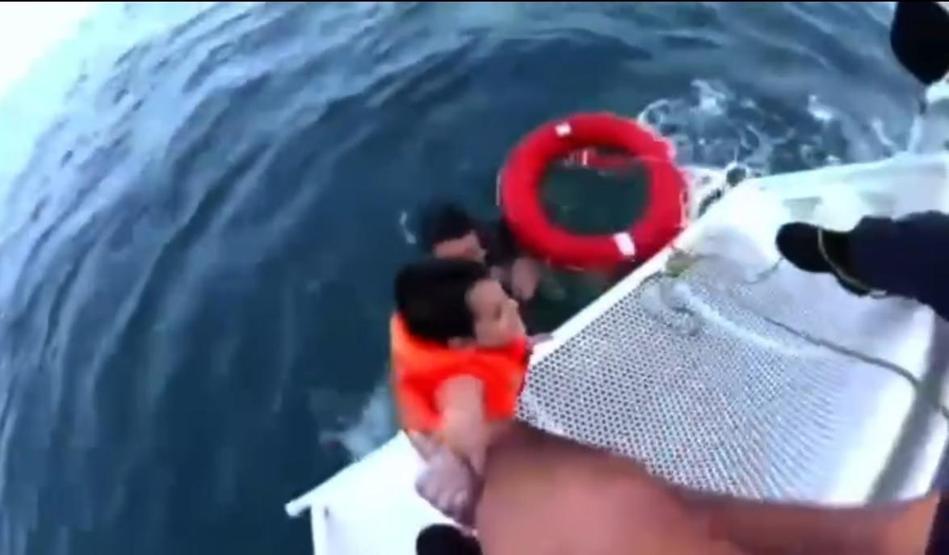 Nefes kesen kurtarma operasyonu: 6 yaşındaki çocuk 1200 metre açıkta kurtarıldı