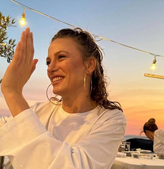 Serenay Sarıkaya - Mert Demir aşkı tam gaz devam Yaza böyle veda etti: Yerler ve anılar