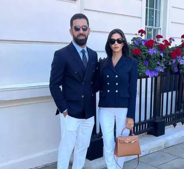Arda Turanın eşi Aslıhan Doğan Turan Yüzüğüyle Göz Kamaştırdı Fiyatı ise Dudak Uçuklattı