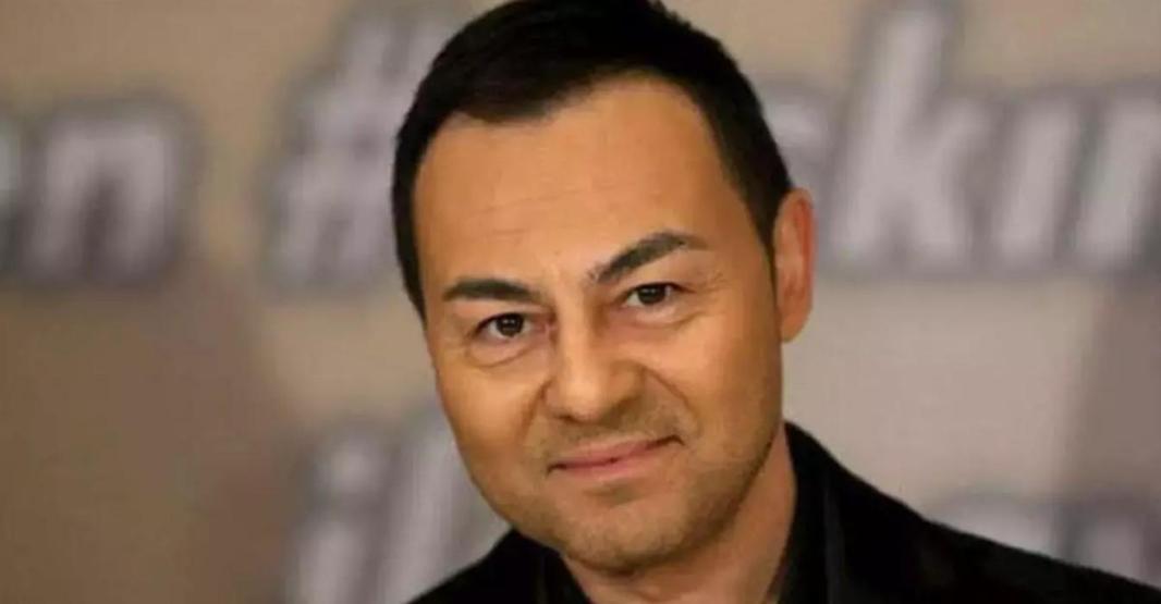Serdar Ortaç Konserde Şarkı Sözlerini Unuttu Sanal Medyada Gündem Oldu