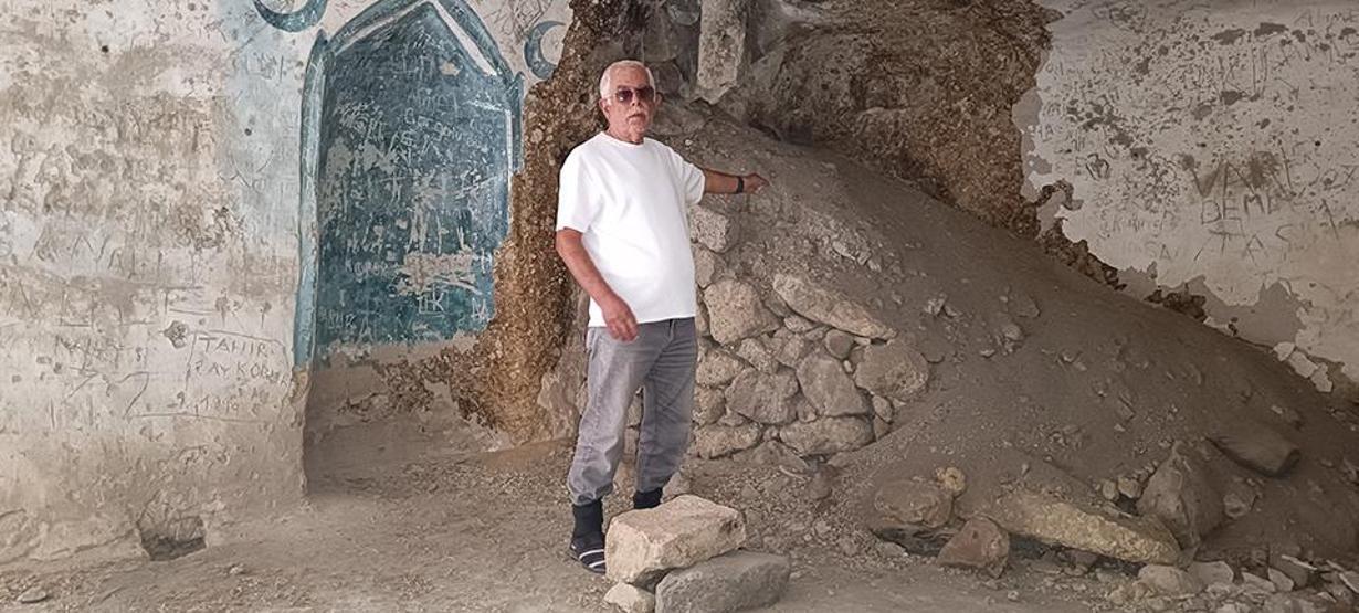 Üstü cami, altı kilise: Kayadan oyma tarihi yapı, turizme kazandırılmayı bekliyor...