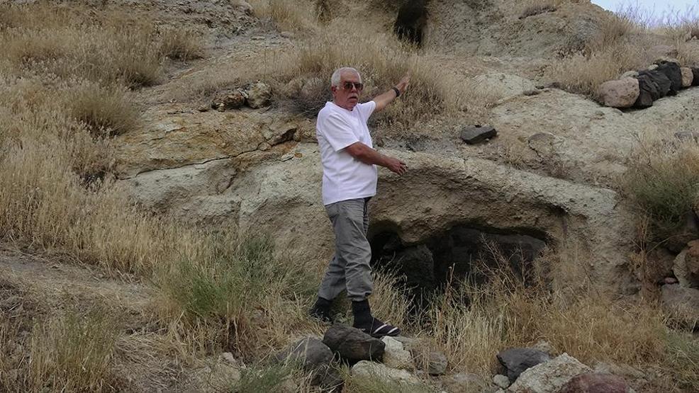 Üstü cami, altı kilise: Kayadan oyma tarihi yapı, turizme kazandırılmayı bekliyor...