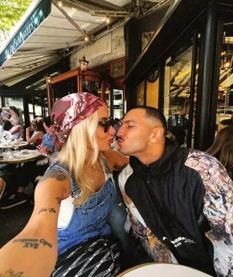 İrem Derici ve Melih Kunukçu’dan Paris’te Romantik Paylaşımlar