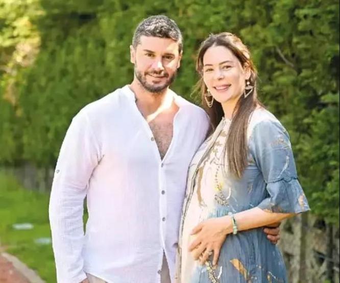 Berk Oktaydan Evlilik Yıl Dönümünde Romantik Paylaşım: Yasak Aşk İddialarına Yanıt