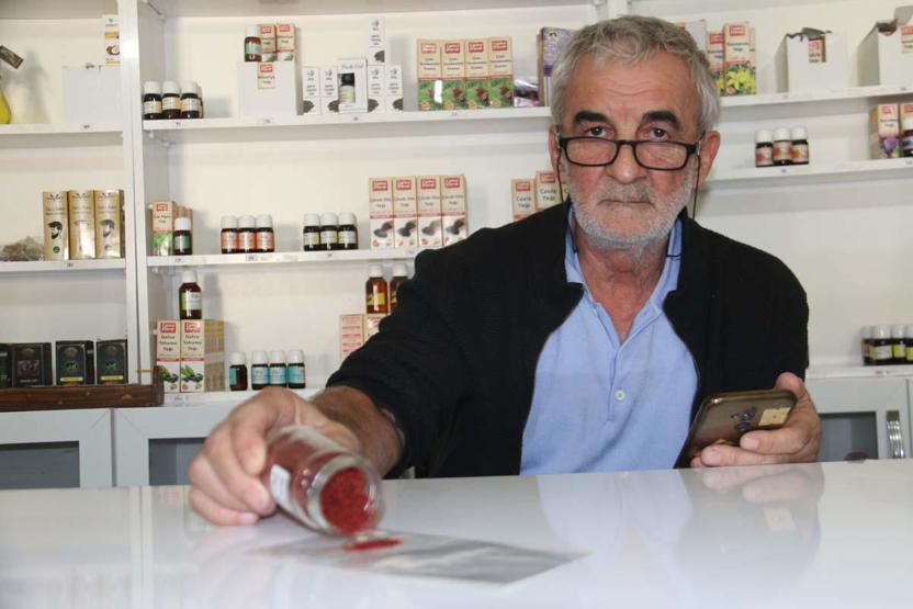 Kilosu 250 Bin Lira Ama Sahtesi Her Yerde Aman Dikkat Safran Diye Mısır Püskülü Yiyor Olabilirsiniz 26 Yıllık Aktardan Gerçek Safranı Anlamanın Tek ve En Kolay Yolu