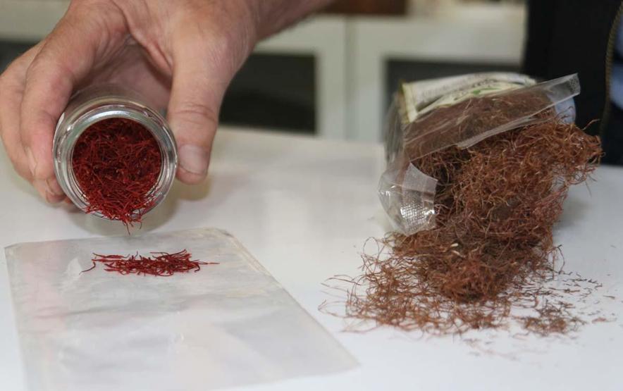 Kilosu 250 Bin Lira Ama Sahtesi Her Yerde Aman Dikkat Safran Diye Mısır Püskülü Yiyor Olabilirsiniz 26 Yıllık Aktardan Gerçek Safranı Anlamanın Tek ve En Kolay Yolu