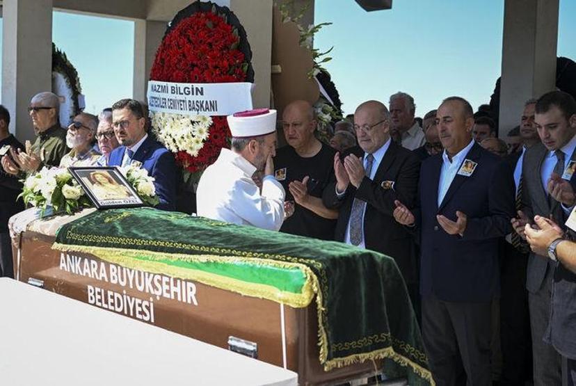 TRT spikeri Gülden Özele son veda CENAZESİ TOPRAĞA VERİLDİ