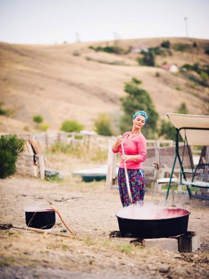 Salça kavurdu, yufka açtı Açelya Akkoyun sosyal medyayı salladı: Gerçek güç, bir arada üretmekte