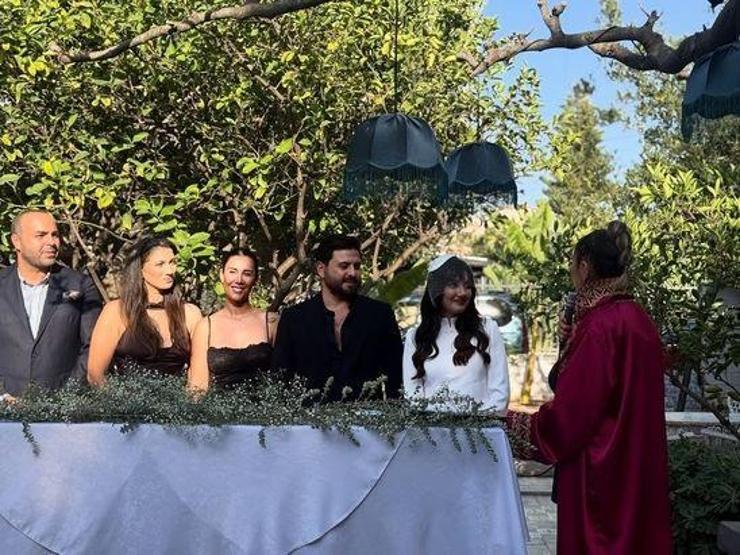 Sevda Erginci evlendi Güzel yıldız sade gelinliğiyle göz kamaştırdı KUĞU GİBİ