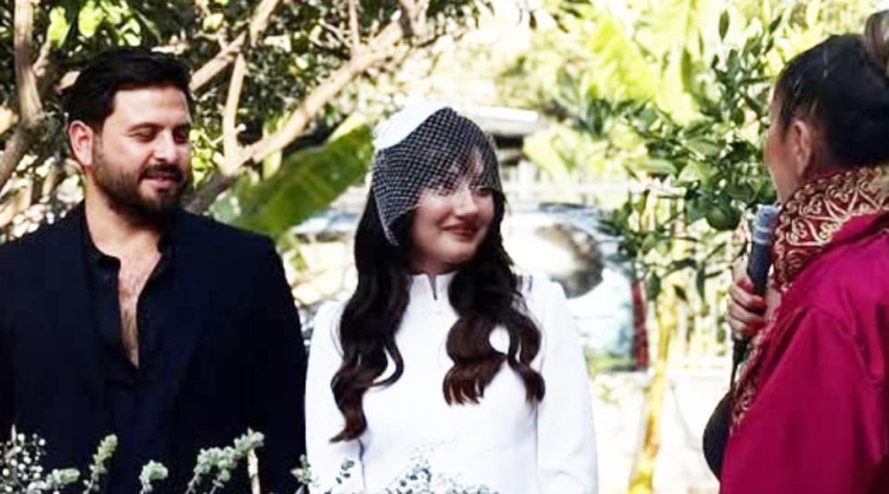 Sevda Erginci evlendi Güzel yıldız sade gelinliğiyle göz kamaştırdı KUĞU GİBİ