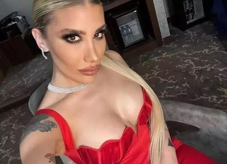 İrem Derici Kafasındaki 40 Dikişle Sahnede Kafam Kemiğime Kadar Açıldı