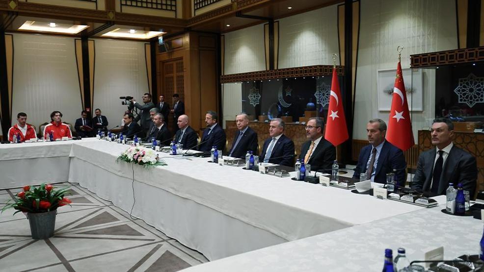 12 Dev Adam Külliyede Cumhurbaşkanı Erdoğan, A Milli Erkek Basketbol Takımını kabul etti