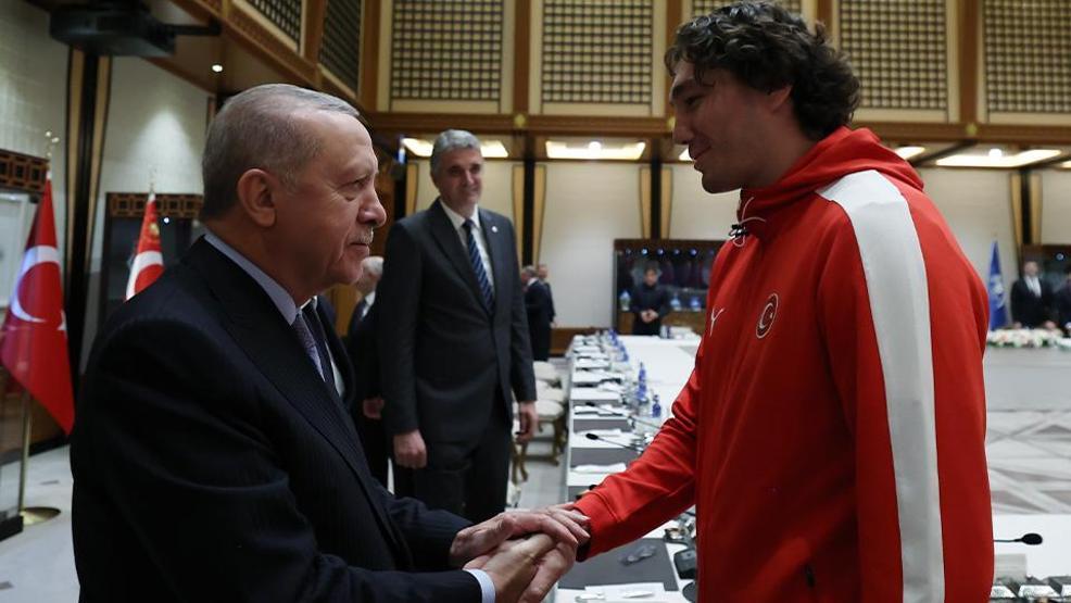 12 Dev Adam Külliyede Cumhurbaşkanı Erdoğan, A Milli Erkek Basketbol Takımını kabul etti