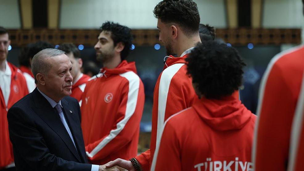 12 Dev Adam Külliyede Cumhurbaşkanı Erdoğan, A Milli Erkek Basketbol Takımını kabul etti
