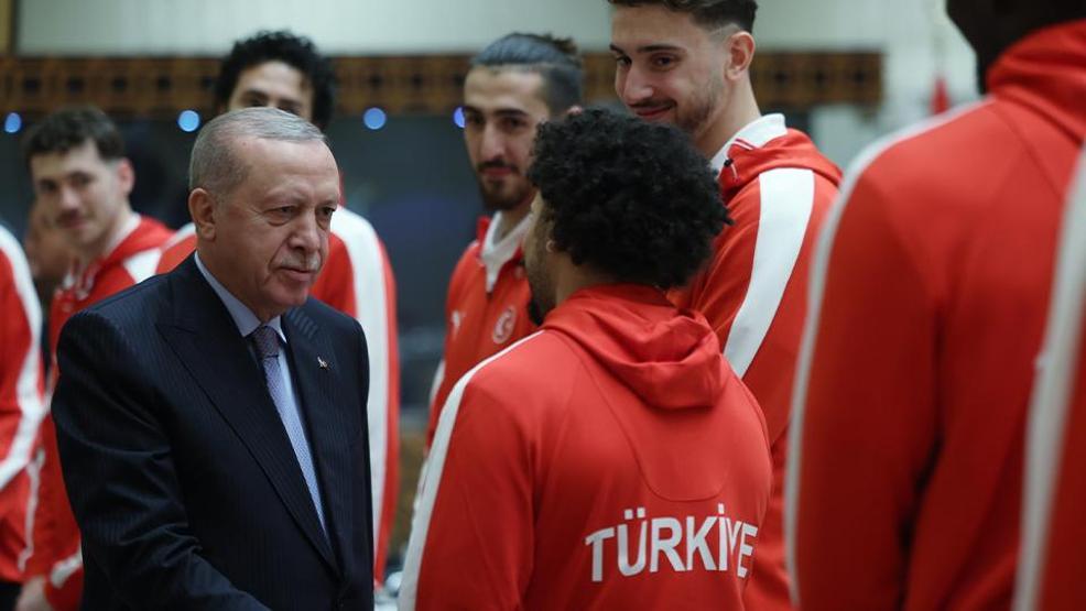12 Dev Adam Külliyede Cumhurbaşkanı Erdoğan, A Milli Erkek Basketbol Takımını kabul etti
