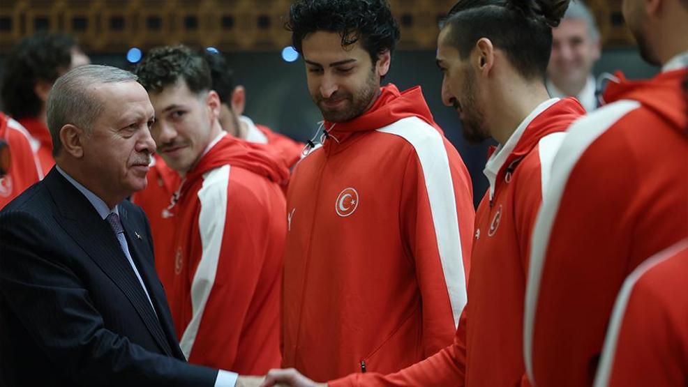 12 Dev Adam Külliyede Cumhurbaşkanı Erdoğan, A Milli Erkek Basketbol Takımını kabul etti