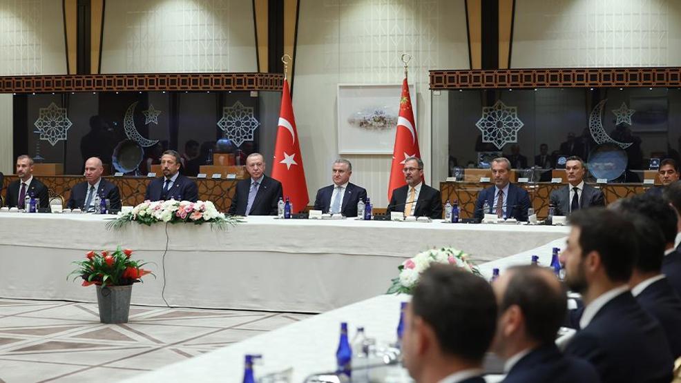 12 Dev Adam Külliyede Cumhurbaşkanı Erdoğan, A Milli Erkek Basketbol Takımını kabul etti