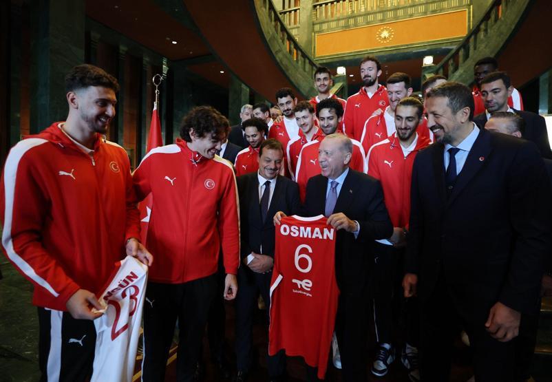 Cumhurbaşkanı Erdoğan, A Milli Basketbol Takımını kabul etti