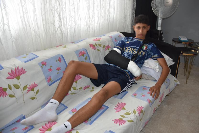 Böyle şaka olmaz olsun Pencereden düştü koluna vida takıldı