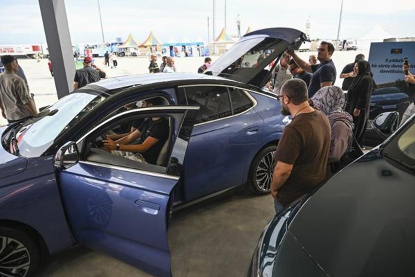 TEKNOFEST İstanbulda yeni TOGGa büyük ilgi T10F tanıtıldı
