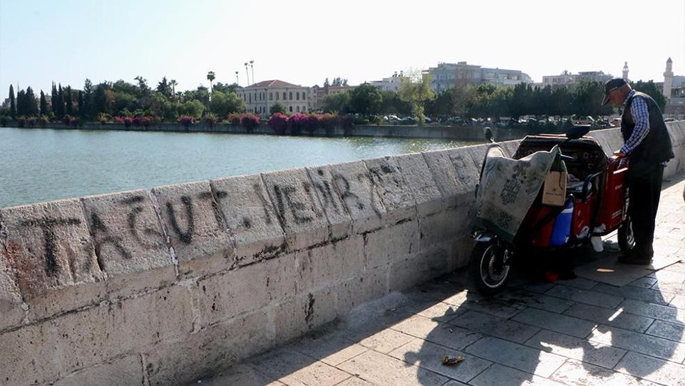 16 asırlık tarihe saygısızlık: Roma döneminden kalma köprüyü karalama tahtasına çevirdiler