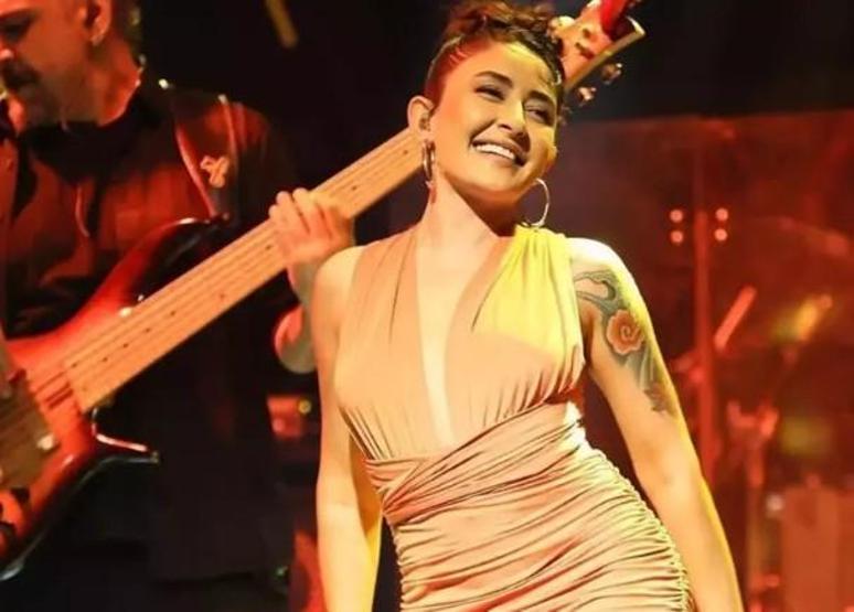 Melek Mosso İmaj Değişikliğine Gitti Yeni Saç Rengi Görenleri Şaşırttı