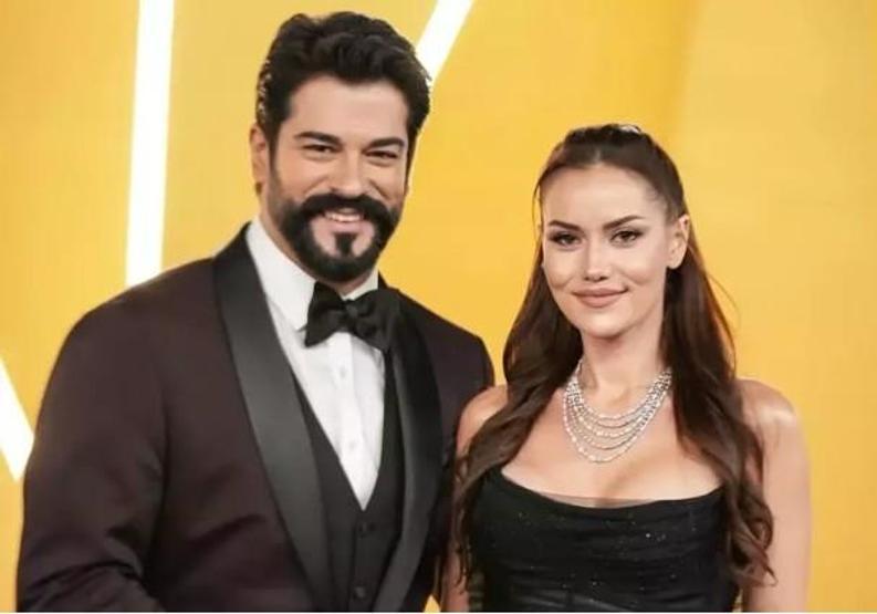 Fahriye Evcen Siyahlar İçinde Yeni Pozlarına Hayranlarından Büyük İlgi