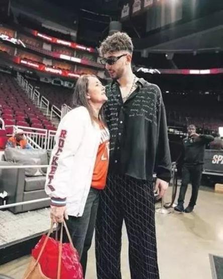 Alperen Şengün’e Sevgilisinin Ailesinden Tam Destek: “Herkes Böyle Damat İster”