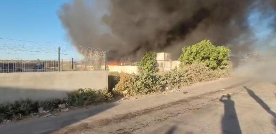 Adanada zincir marketin deposunda yangın