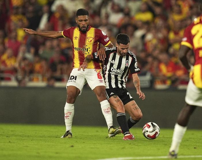 Nihat Kahveciden Beşiktaşın yıldızına sert eleştiri: Top oynamayı unutmuş