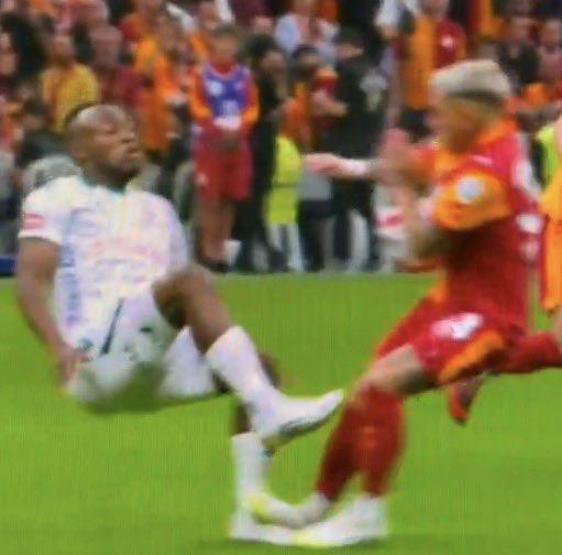 Galatasaray - Konyaspor maçı tartışmalı pozisyonlar | Lucas Torreira, kırmızı kart görmeli miydi