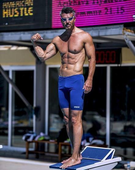 Fenerbahçenin yeni başkanı Sadettin Saran sosyal medyayı salladı Kim der ki 61 yaşında Bizim bazı futbolculardan daha fit