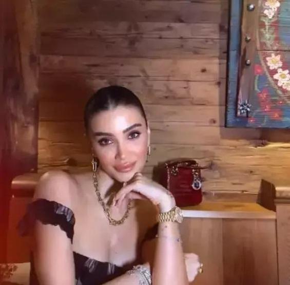 Özge Ulusoyun fit kalma sırrı ortaya çıktı Kim der ki 42 yaşında Dümdüz bir karın, tığ gibi ince bel