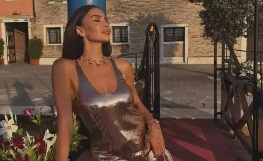 Özge Ulusoyun fit kalma sırrı ortaya çıktı Kim der ki 42 yaşında Dümdüz bir karın, tığ gibi ince bel