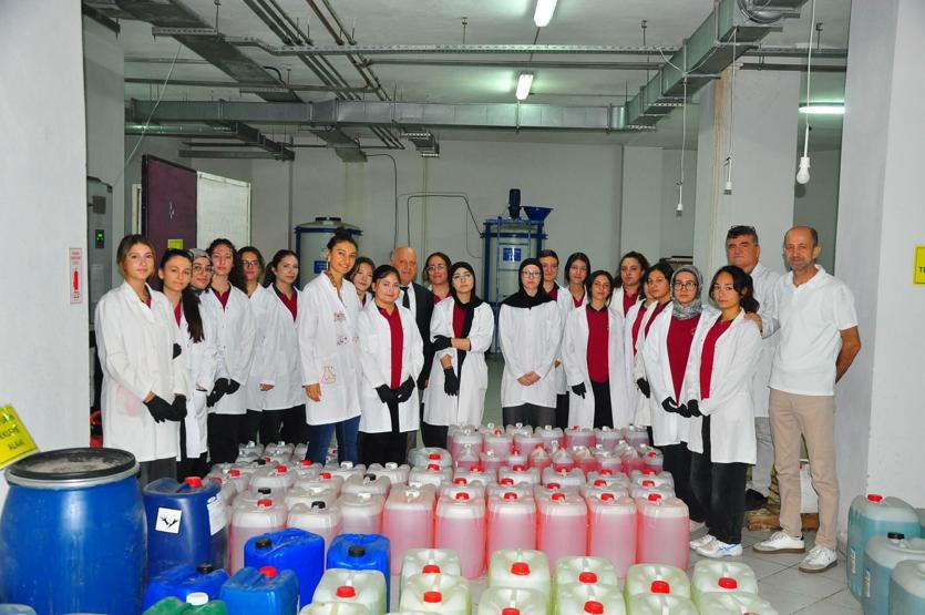 Fabrika gibi okul: Ürettiklerinden yıllık 2 milyon lira gelir elde ediyorlar