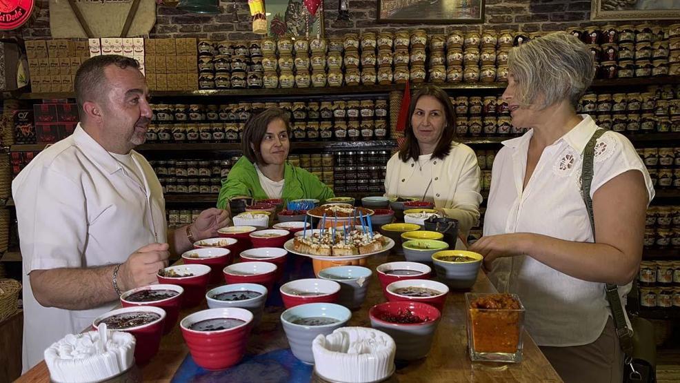 Balkan Mutfağını Vazgeçilmez Lezzeti: Lütenista Lütenista Nedir, Nazır Hazırlanır