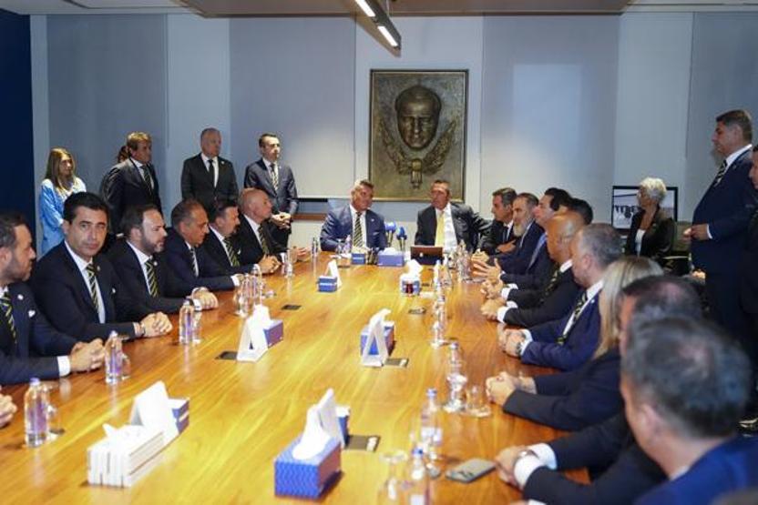 Fenerbahçede başkanlığa seçilen Sadettin Saran mazbatasını aldı