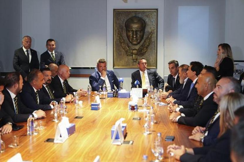 Fenerbahçede başkanlığa seçilen Sadettin Saran mazbatasını aldı