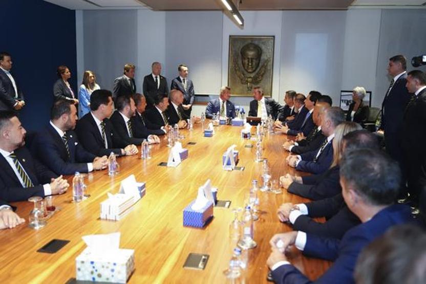 Fenerbahçede başkanlığa seçilen Sadettin Saran mazbatasını aldı