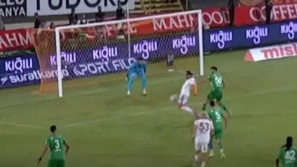 Galatasarayın Alanyaspora golü öncesi ihlal var mı Eski hakemler yorumladı