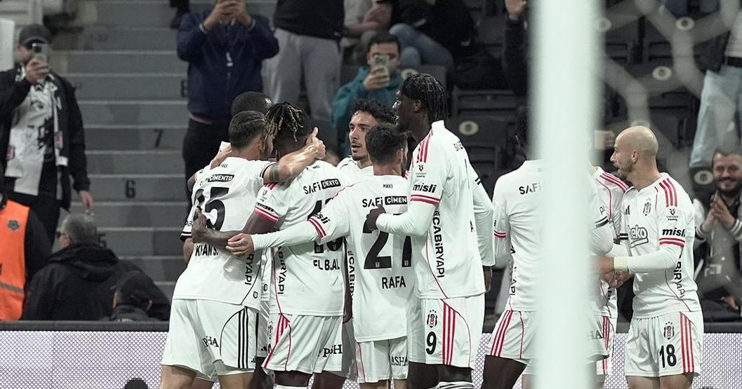 Beşiktaşta yıldız oyuncunun bileti kesildi Yollar ayrılıyor...