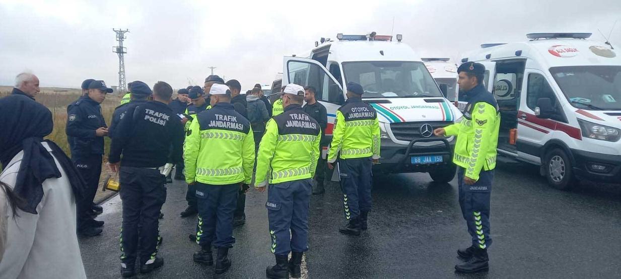 Jandarma aracına minibüs çarptı: 2 asker şehit, 1 sivil hayatını kaybetti