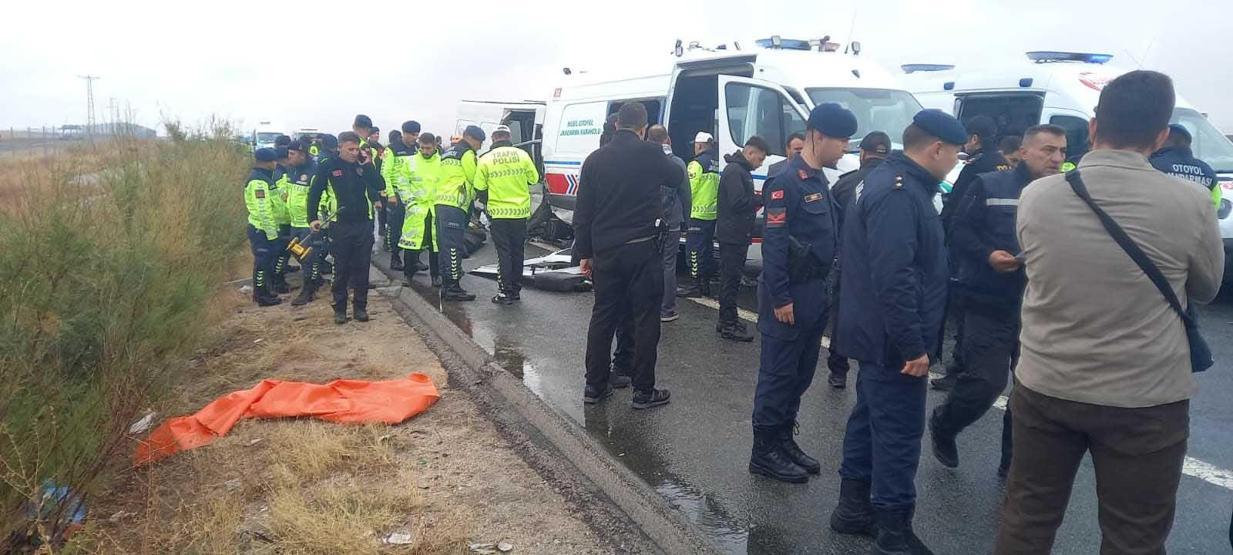 Jandarma aracına minibüs çarptı: 2 asker şehit, 1 sivil hayatını kaybetti