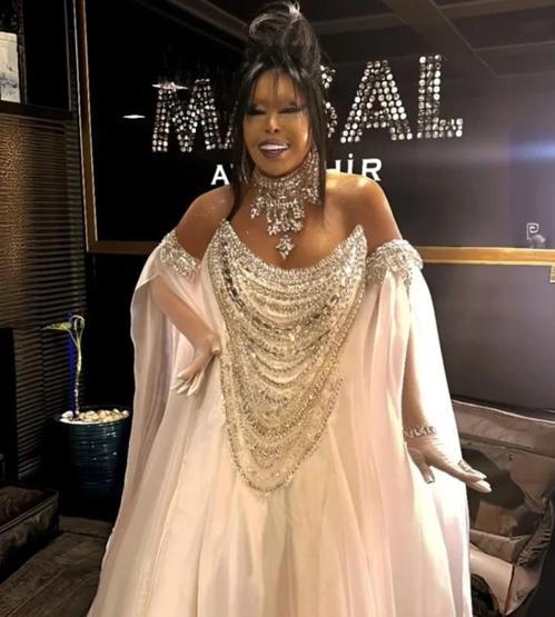 Bülent Ersoy Sahnede Gündem Yarattı: “Aşk İstiyorum, Paramı Kime Bırakacağım”